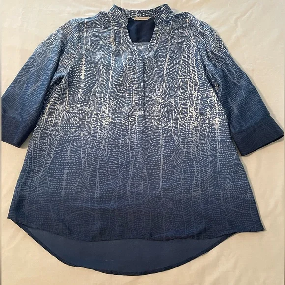 COPY - 👚 SOFT SURROUNDINGS L Ombré Tunic. Abstract blue and white dot print. 👚 - Picture 1 of 11